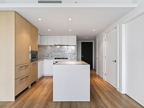 3rd image of 1500 Fern St #311