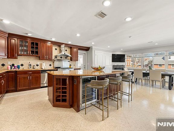 2nd image of 1070 Cumbermeade Road