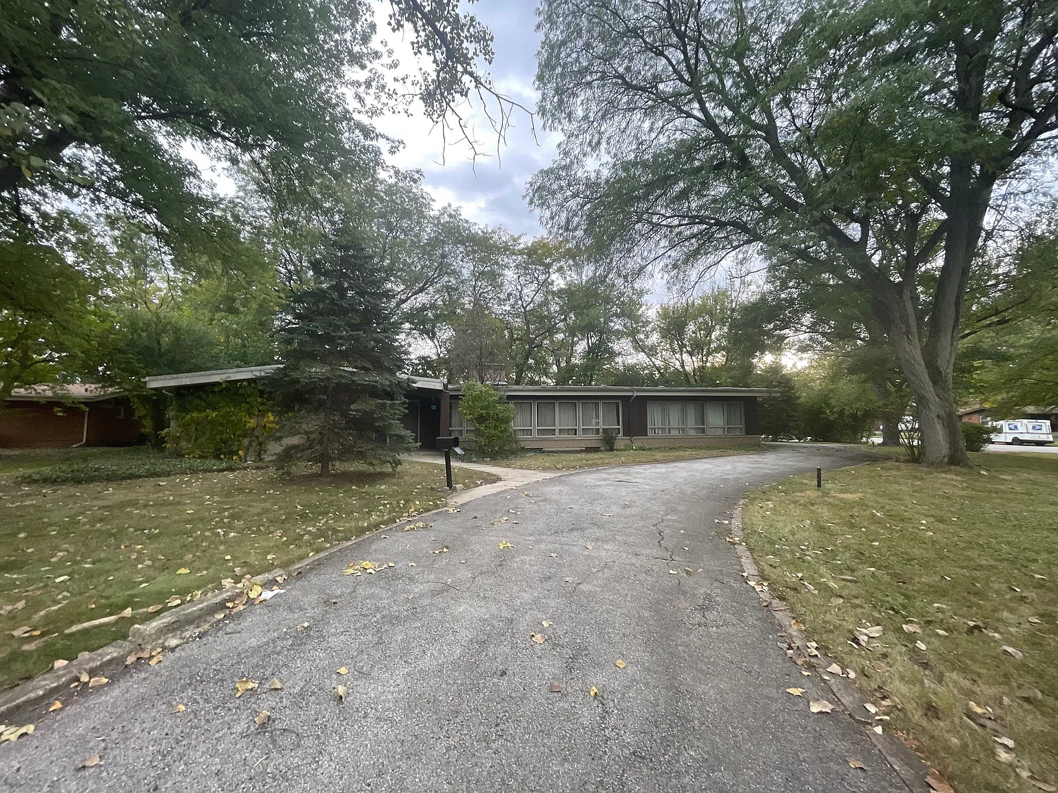658 Brookwood Dr photo 1