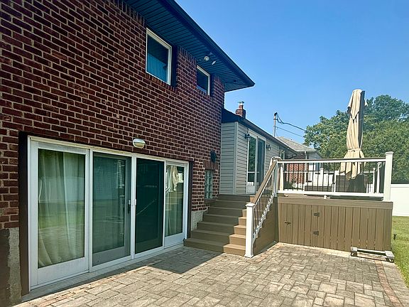 3rd image of 28 Market Dr
