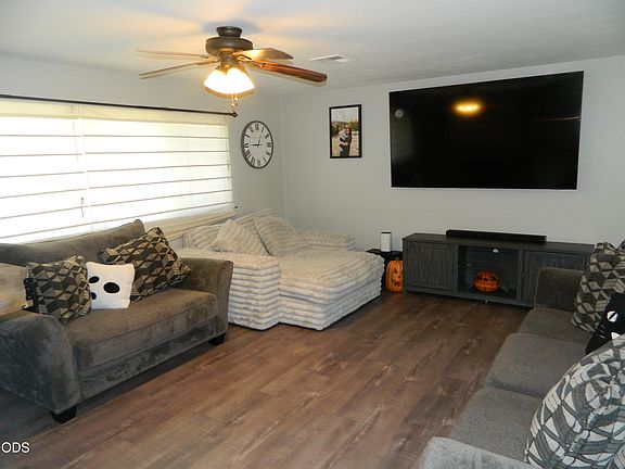 3rd image of 10107 Wright Ave