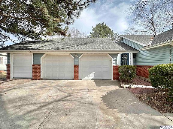 3rd image of 907 Crestridge Rd