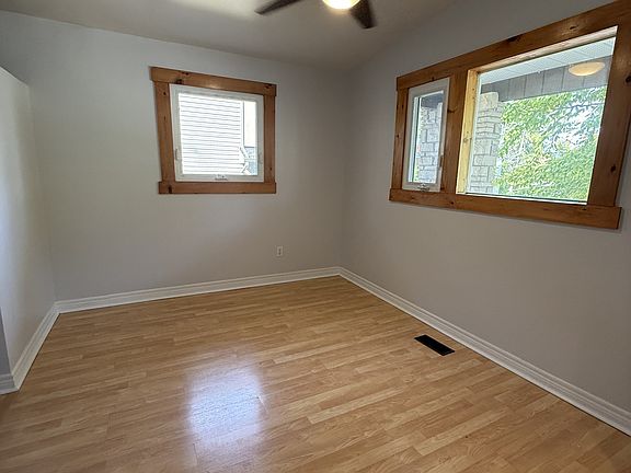 3rd image of 844 Norton Ave #1