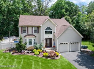 45 Woodruff Dr, Matawan, NJ 07747