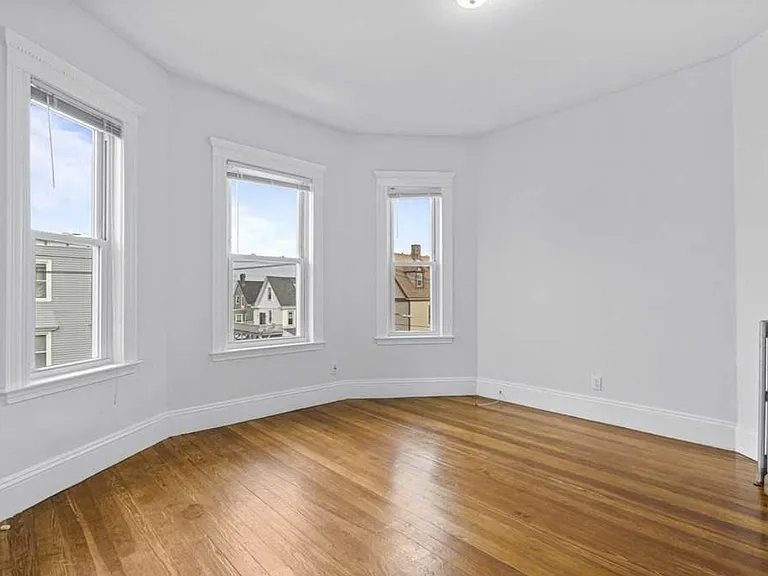 15 Romsey St #3 — Photo 1
