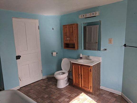 2nd image of 534 Summit Ave #34