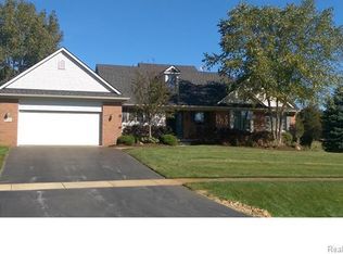 3391 High Knoll Dr, Highland, MI 48356