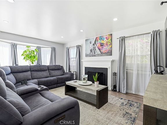 5th image of 711 Stepney St
