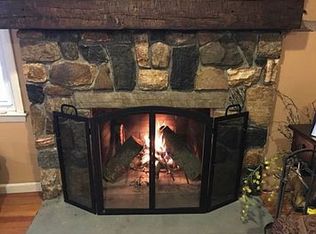 1930 Old Town Rd, Trumbull, CT 06611