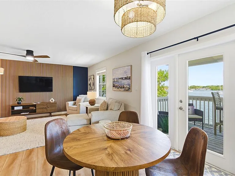 201 Pompano Dr SE #C — Photo 12