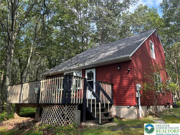 1281 N Rocky Mountain Dr, Effort, PA 18330