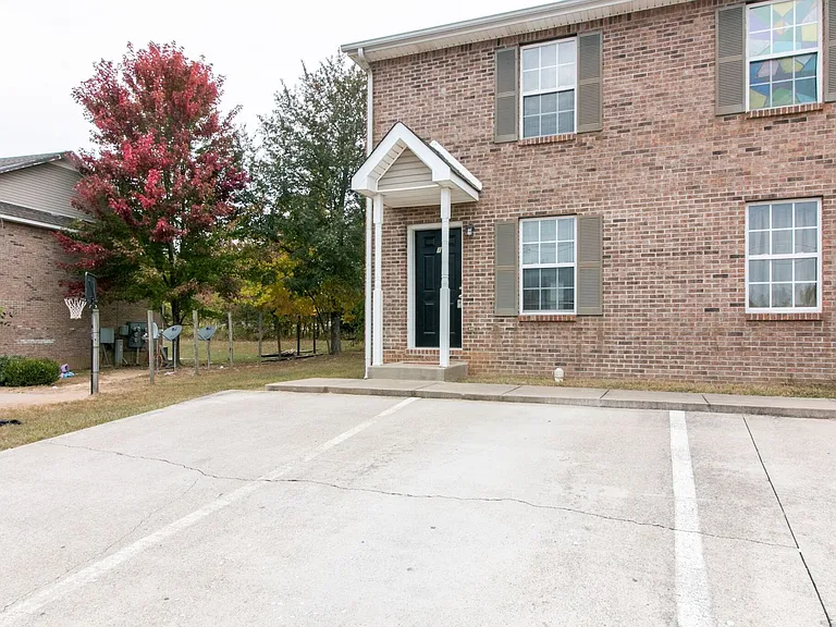 821 Oak Arbor Ct — Photo 3
