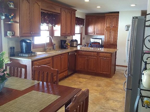 4th image of W65N387 Westlawn Ave
