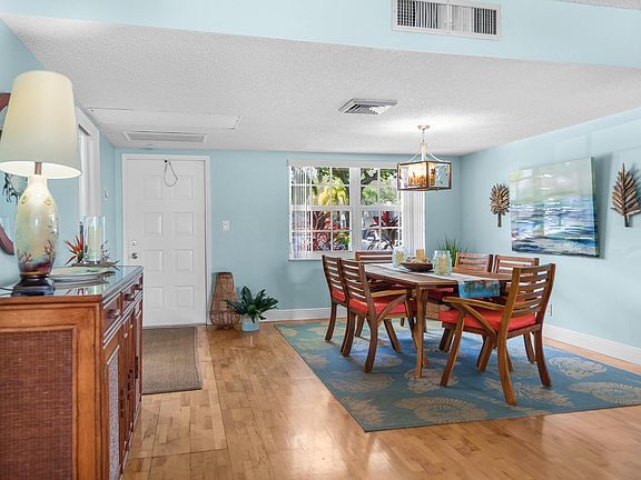 4th image of 4009 N Cypress Drive #104