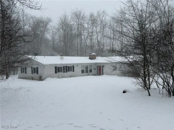 17083 Woodmere Dr, Chagrin Falls, OH 44023