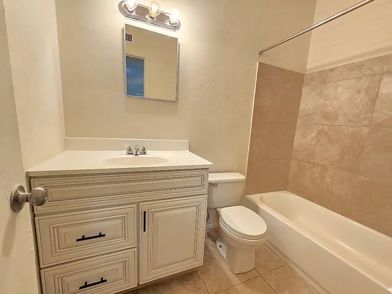 6637 E Cheery Lynn Rd #A — Photo 15