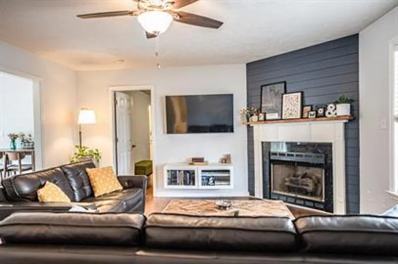 3 bed, 2.0 bath, 1168 sqft, $1,875 — Photo 3