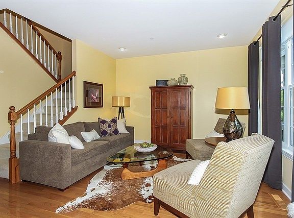 2nd image of 329 Bradbury Ln