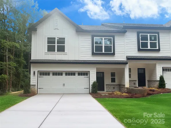 8303 Adrian Ct, Charlotte, NC 28270