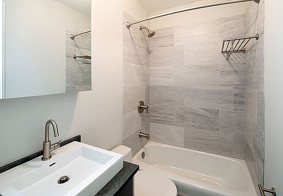 5th image of 515 W 47th St #1D