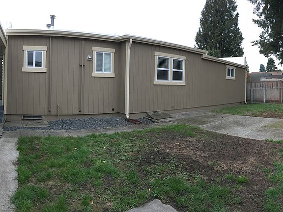 3rd image of 811 2nd Ave NW