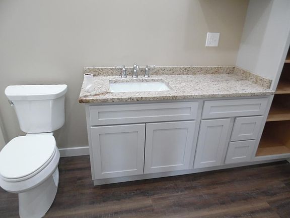 Rear unit bathroom
