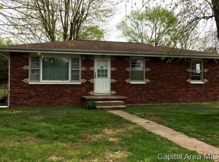 504 Crestwood Dr, Brighton, IL 62012