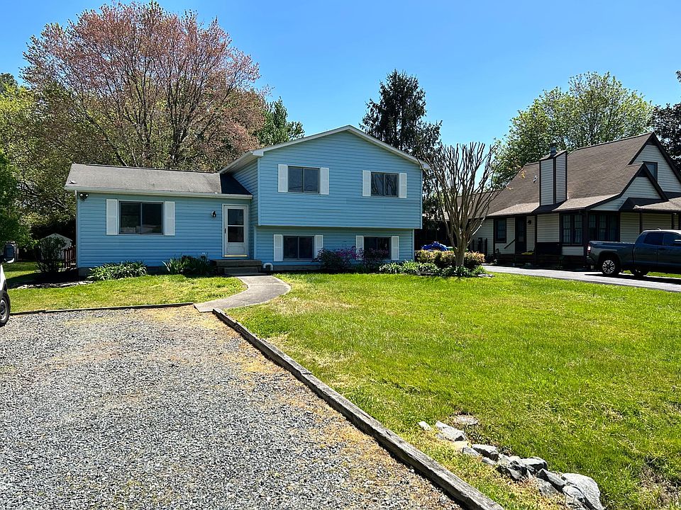 1st image of 221 Nichols Manor Dr