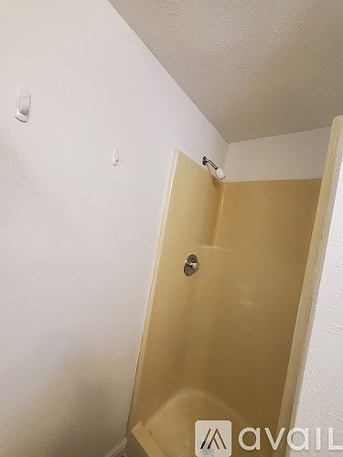 2nd image of 519 Camp St #4