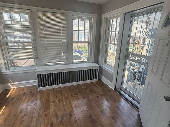 2nd image of 270 Rosemar St Floor 1