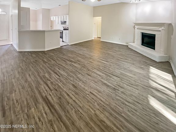 3rd image of 11283 FINCHLEY Lane
