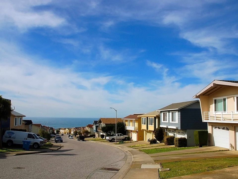 2nd image of 102 Catalina Ave