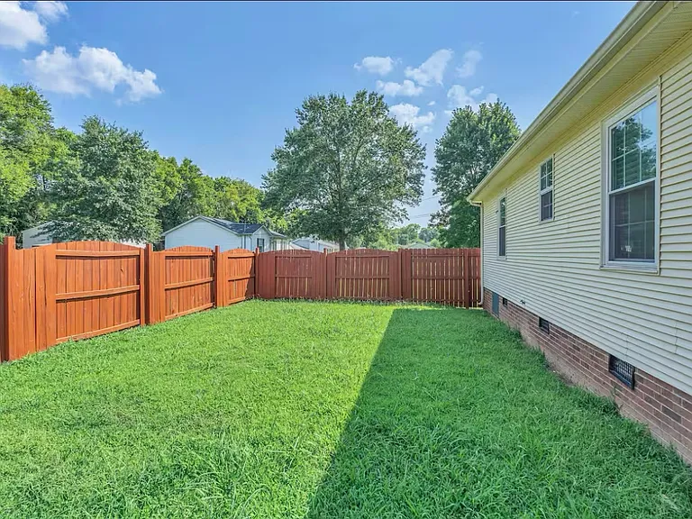 311 Elizabeth Ct — Photo 8