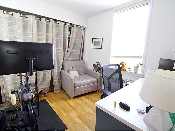 5th image of 432 E 11th St APT 2RB