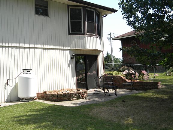 5th image of 1614 S Country Club Dr