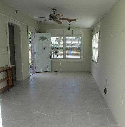 Entrance living room