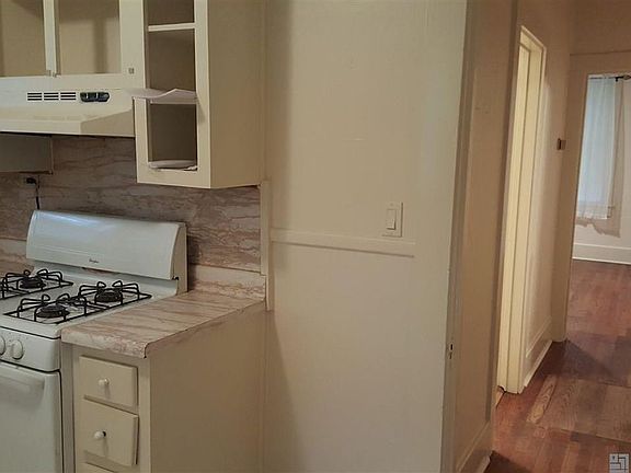 3rd image of 2148 Stanford Ave