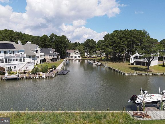 2nd image of 933 Sailors Ct