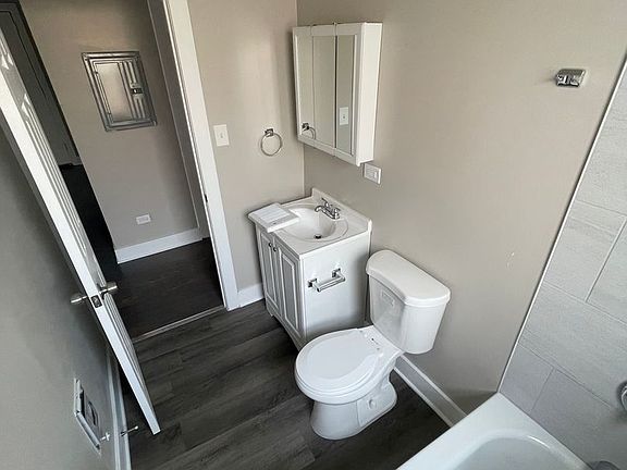 4th image of 1472 E 69th St #6846-2