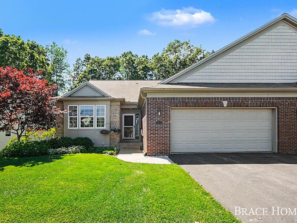 1st image of 2902 Woodridge Cir NE