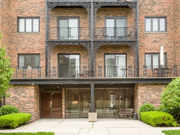 414 Clinton Pl APT 602, River Forest, IL 60305