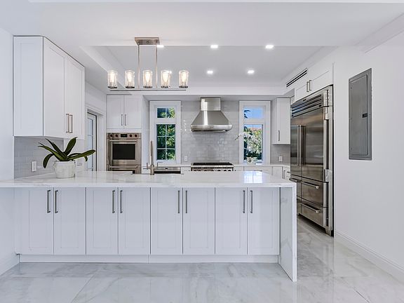 5th image of 259 OLEANDER Avenue