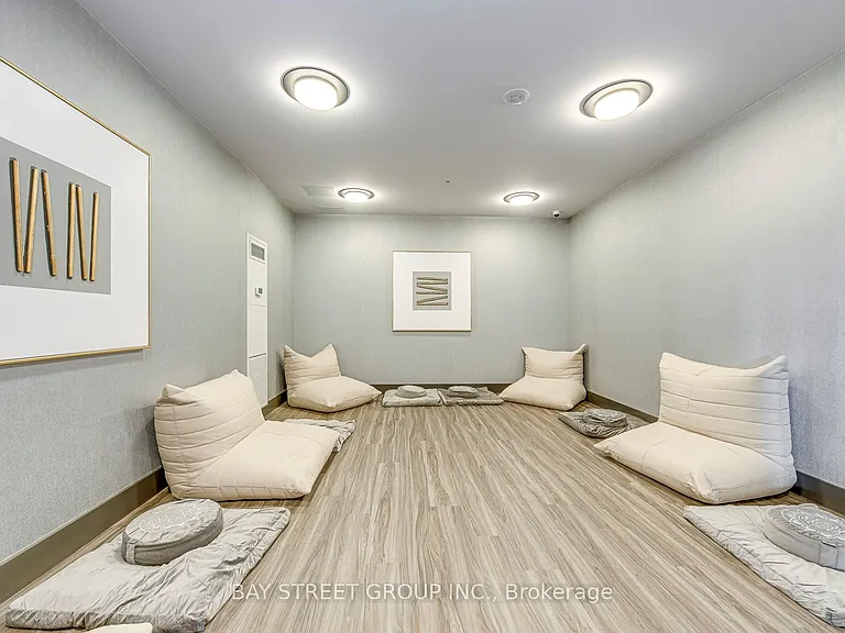 75 James St S #1504 — Photo 48