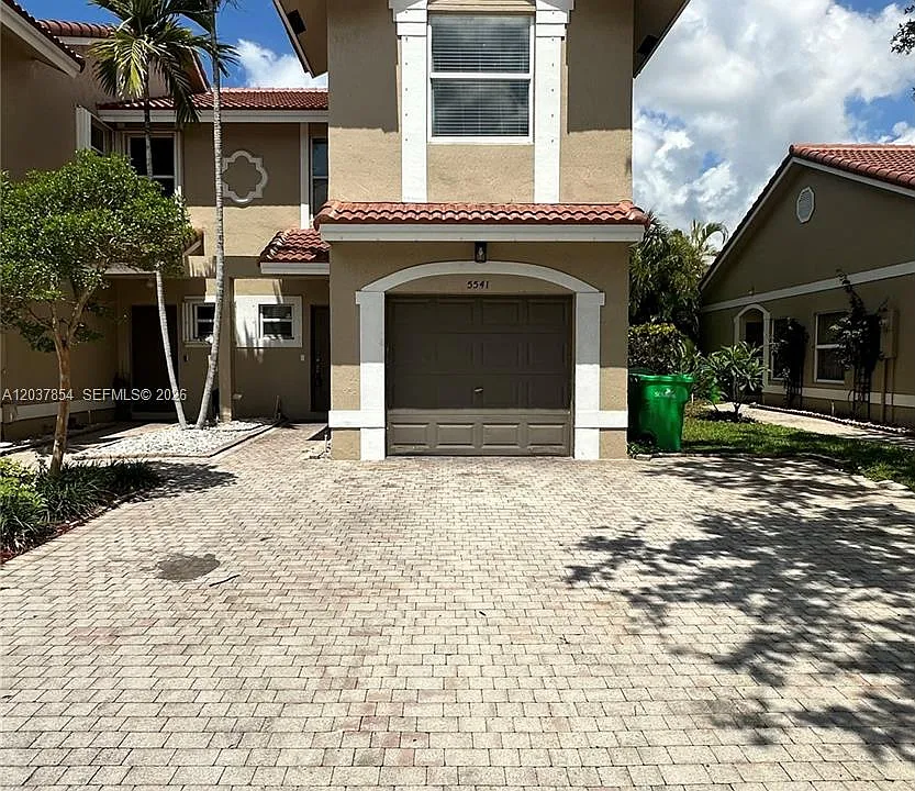 5541 NW 90th Ter