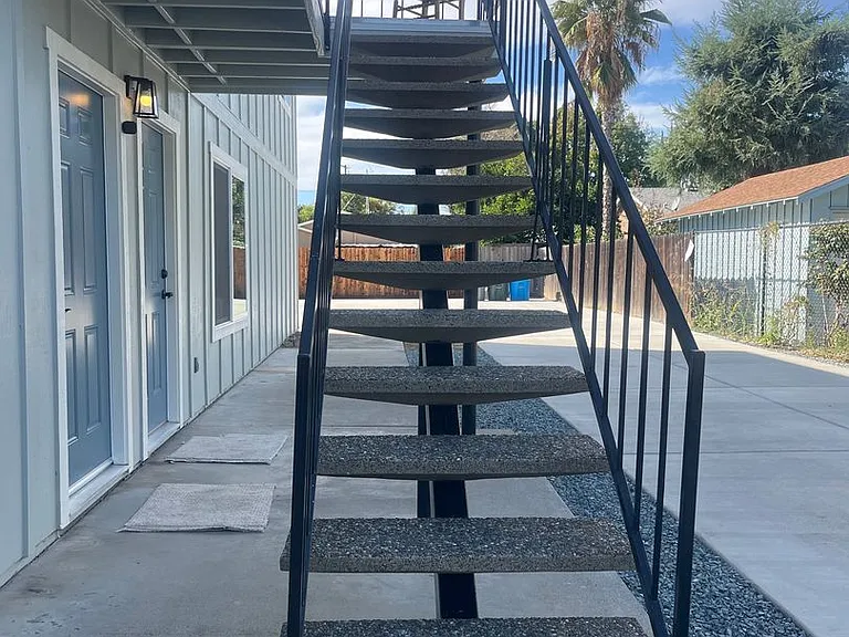 656 Walnut St — Photo 4