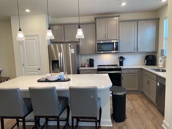 5th image of 1558 Cedar Tree Dr