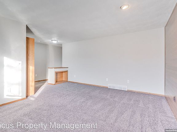 4th image of 1338 Meadow Ln