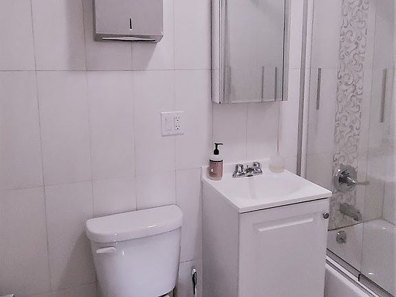 4th image of 756 Leonard St #1R