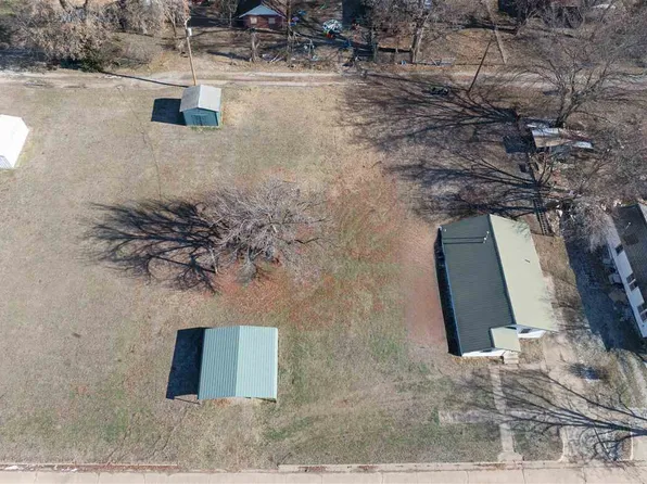 618 N 9th St, Tonkawa, OK 74653