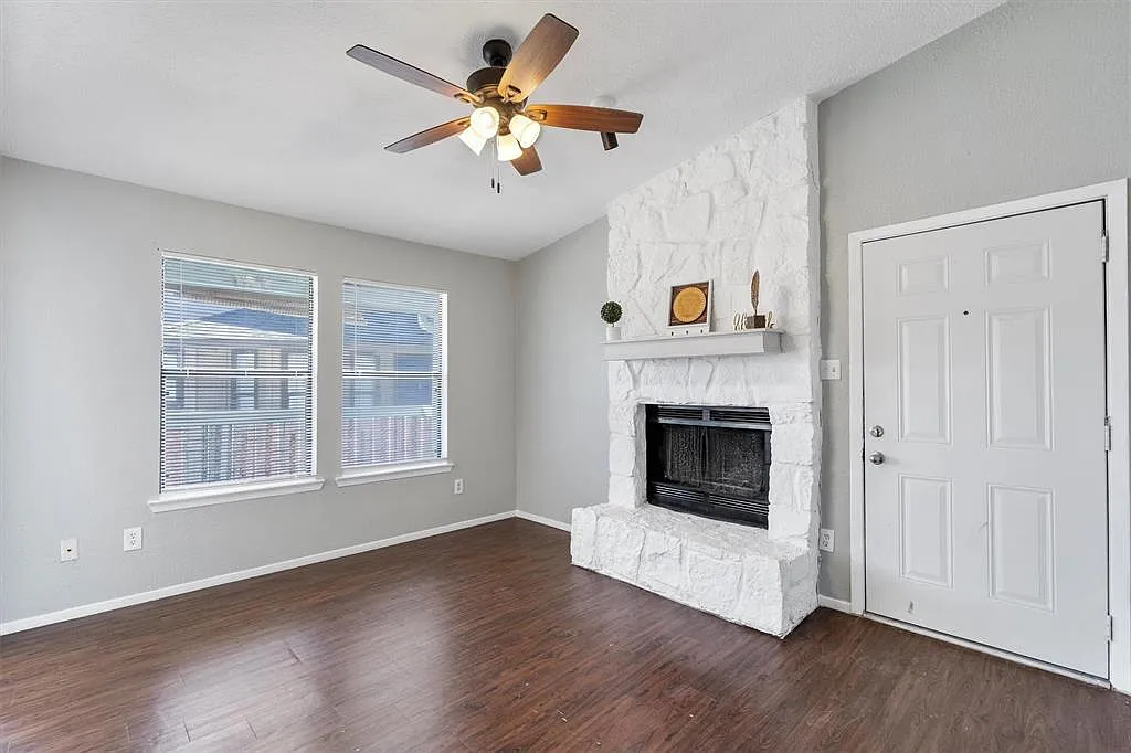 2 bed, 1.5 bath, 800 sqft, $1,295 — Photo 3